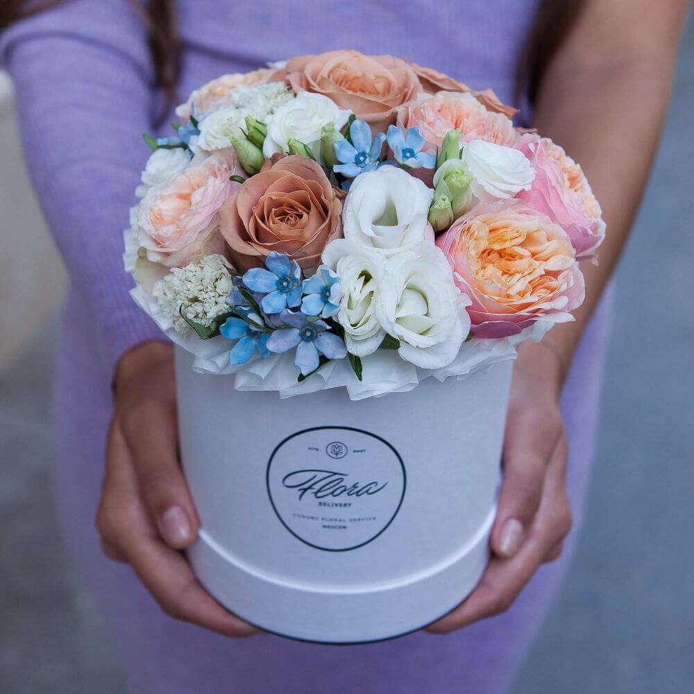 Почему стоит заказать цветы в коробке именно в FirstFloral